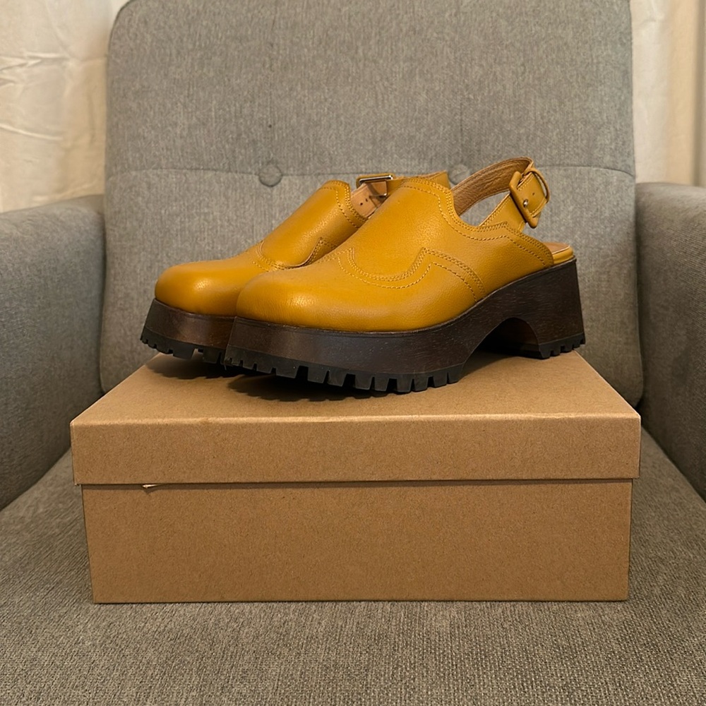 Charlotte Stone Loni Clogs Caramel